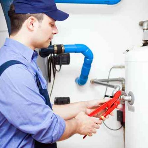 Aspectos legales y normativos a considerar al contratar a un instalador de calefacción.
